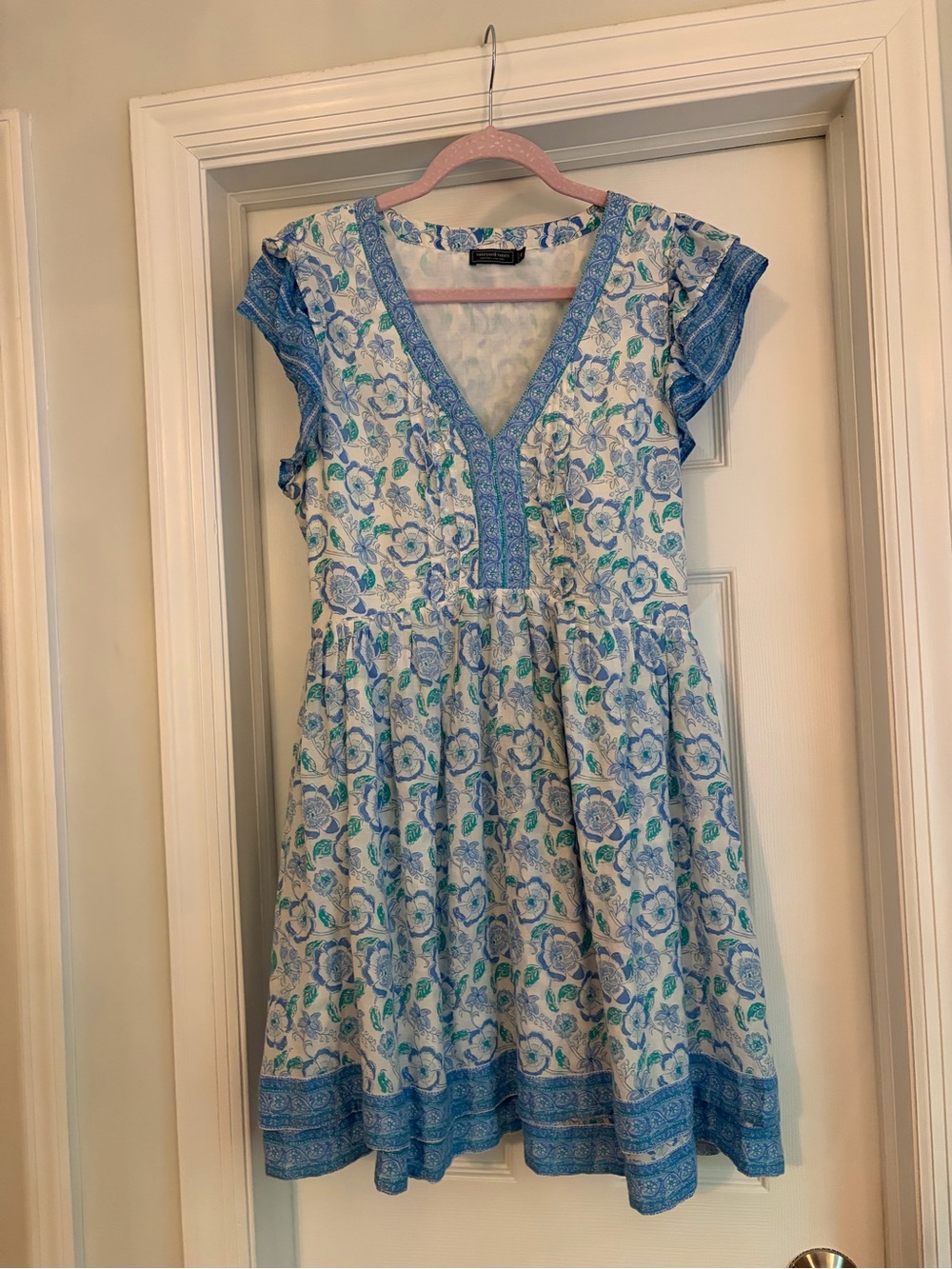 Vineyard Vines Flutter Sleeve
Floral Dress Blue White V-Neck
Mini Dress